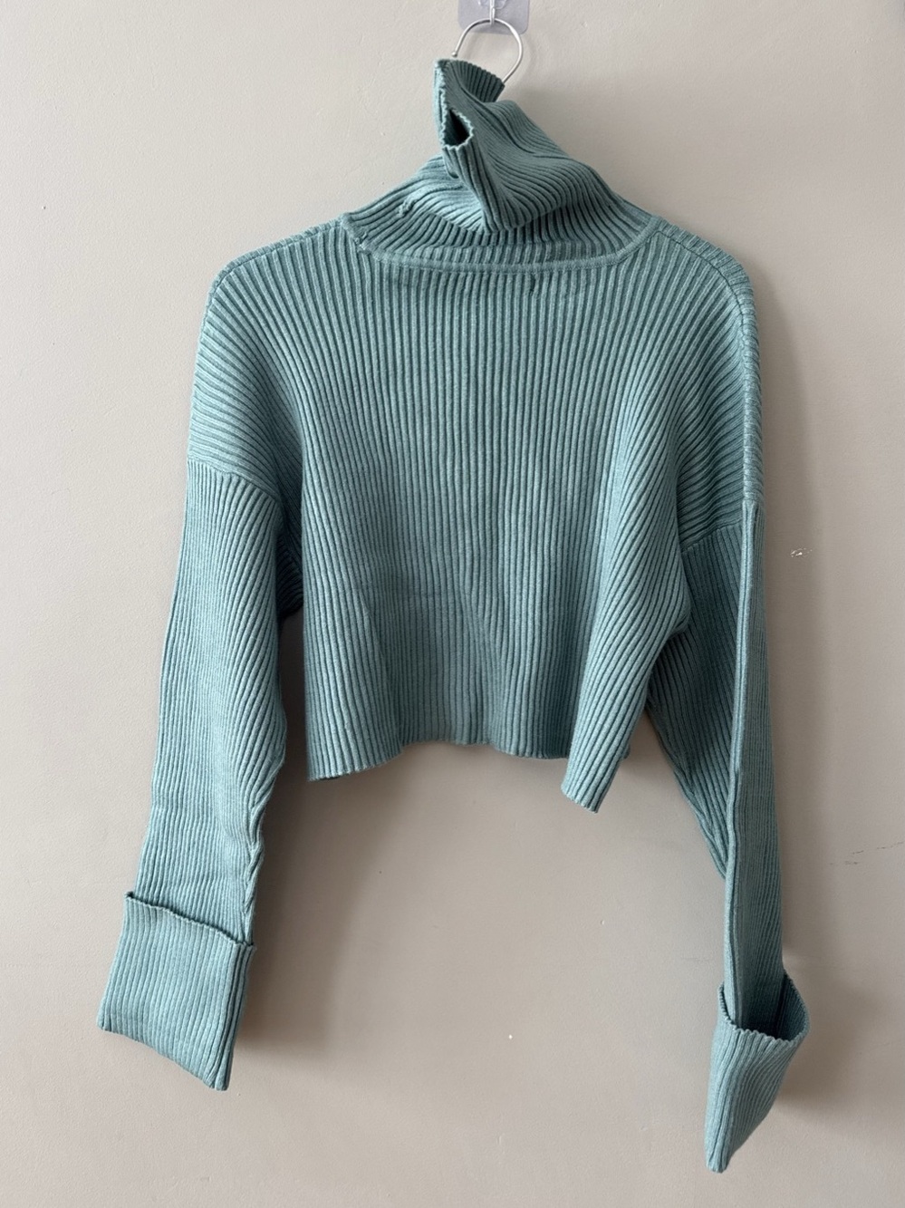 Forever 21 PATRINA Cropped Turtleneck Sweater in Green Size Medium NWT - Picture 3 of 8